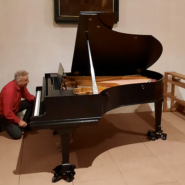 IBACH-Flügel als Leihgabe